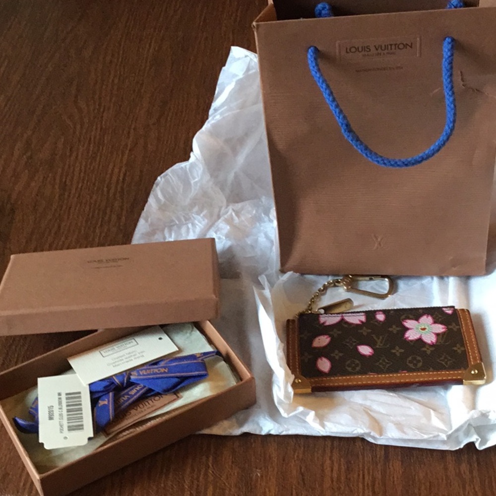 Rare! Louis Vuitton Cherry Blossom (keychain) - Picture 5 of 5
